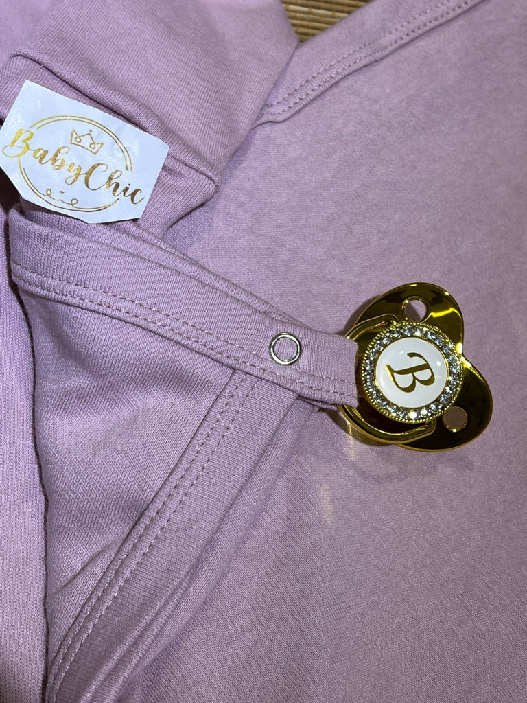 Manta em fio egípcio com prendedor de chupeta