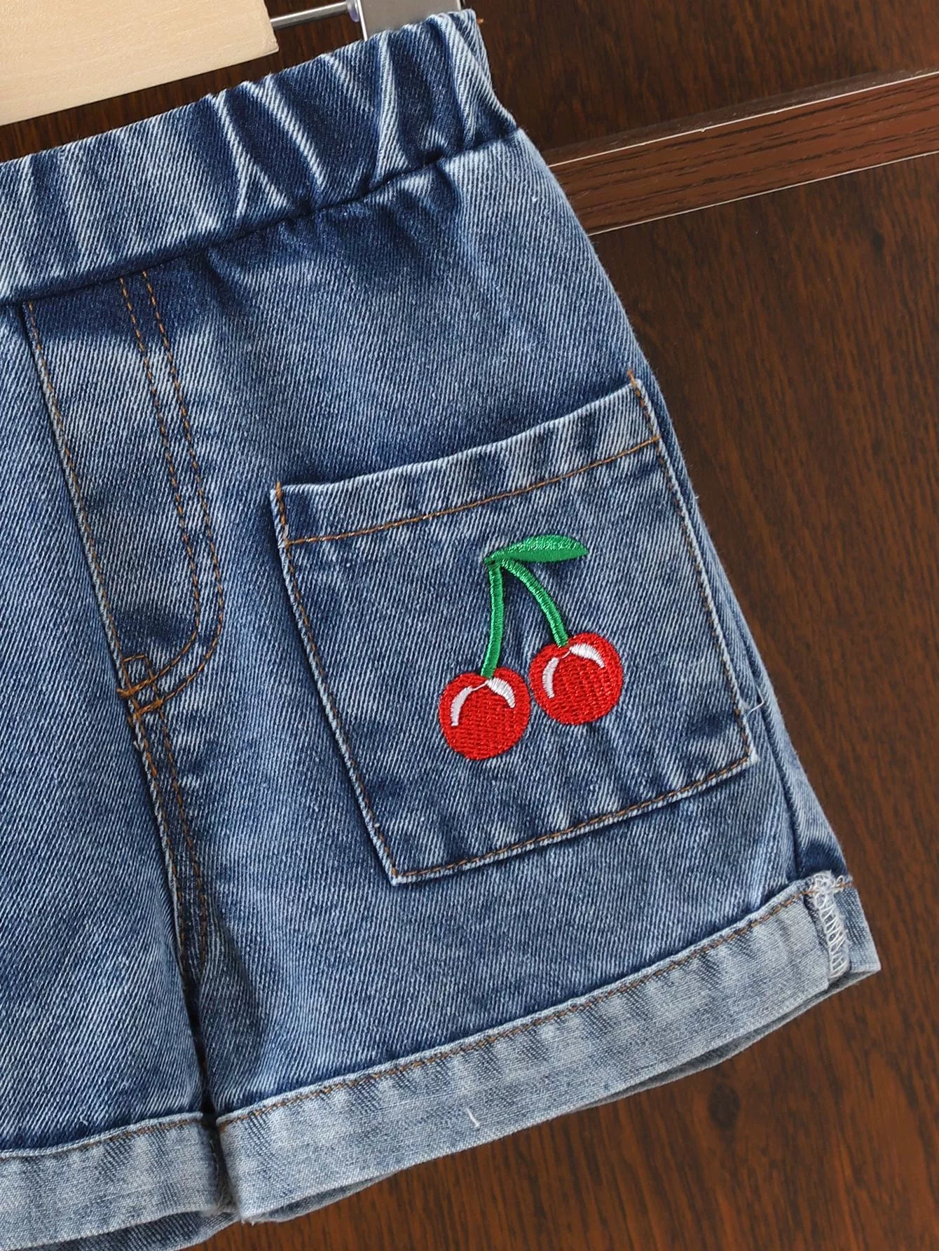 Conjunto Infantil Cerejinhas e Jeans