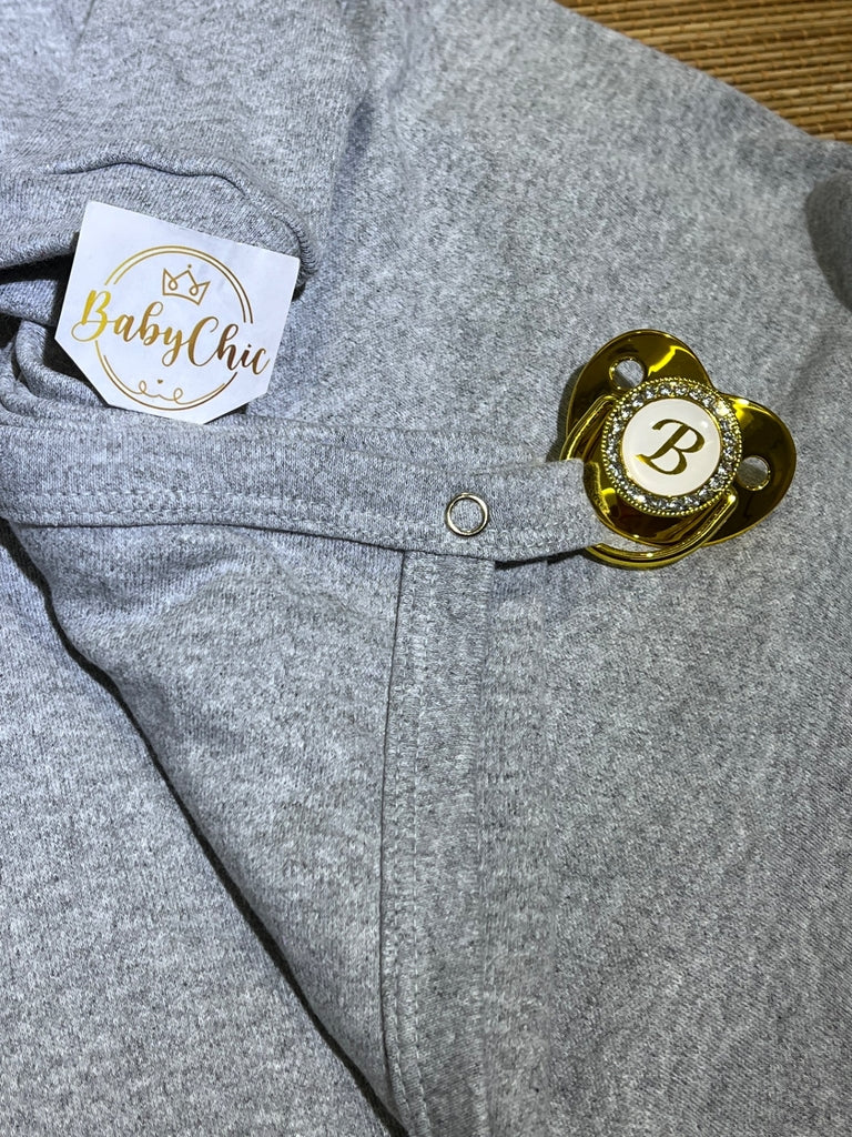 Manta em fio egípcio com prendedor de chupeta