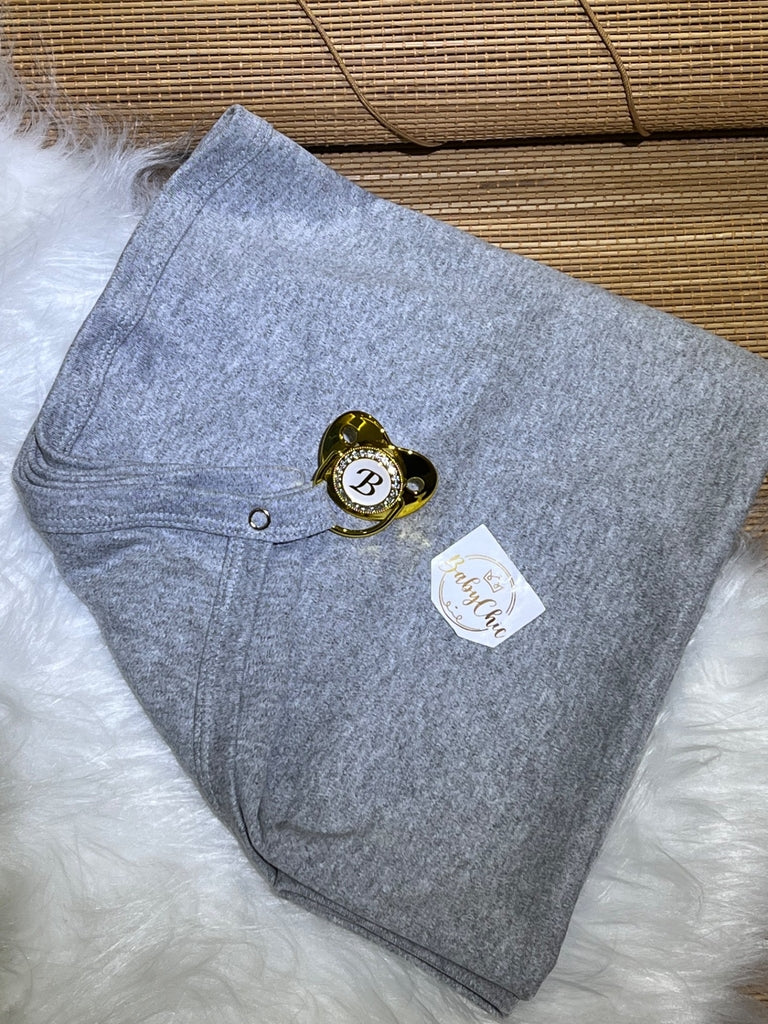 Manta em fio egípcio com prendedor de chupeta