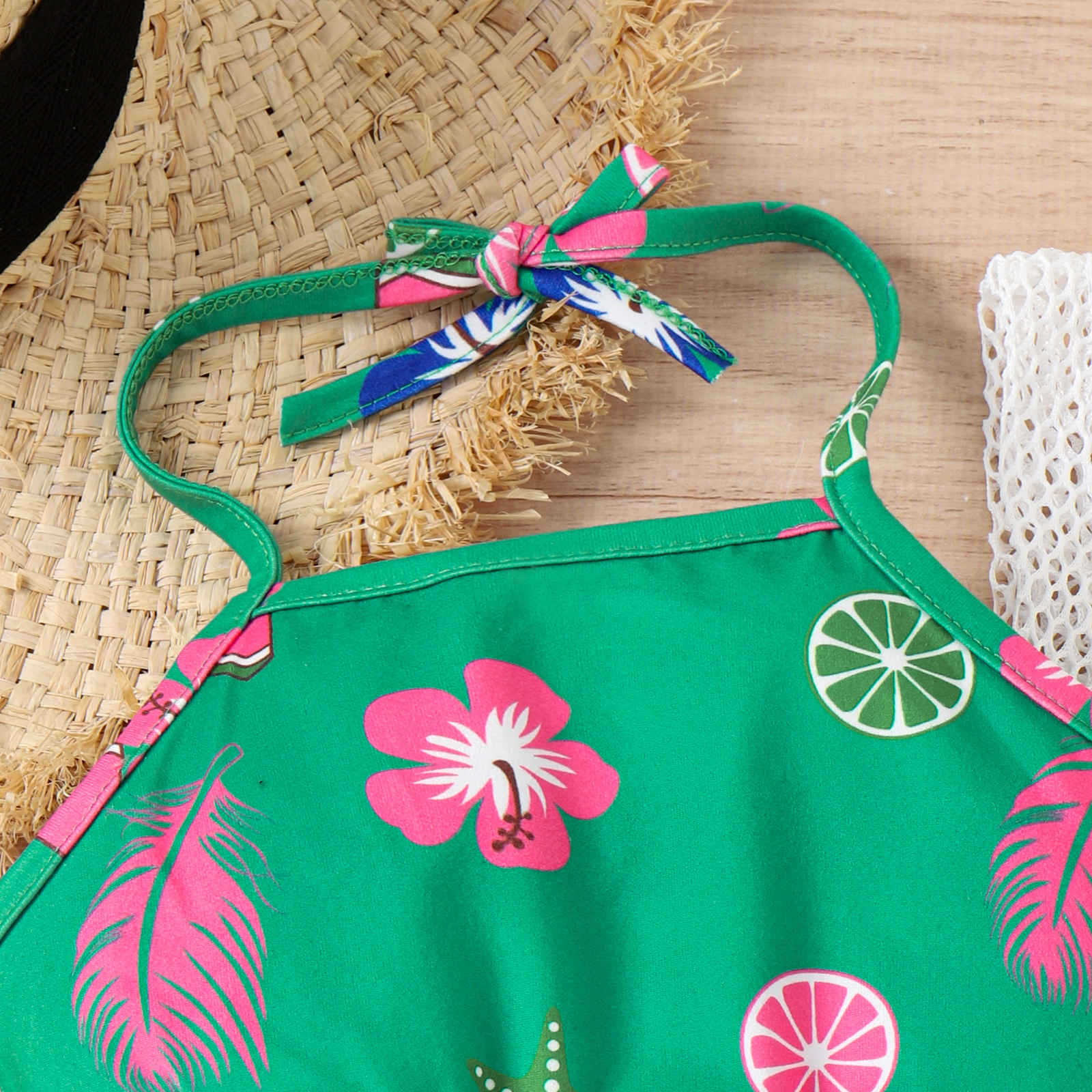 Conjunto Infantil  Biquiní + Saida de Praia Verde Florzinhas