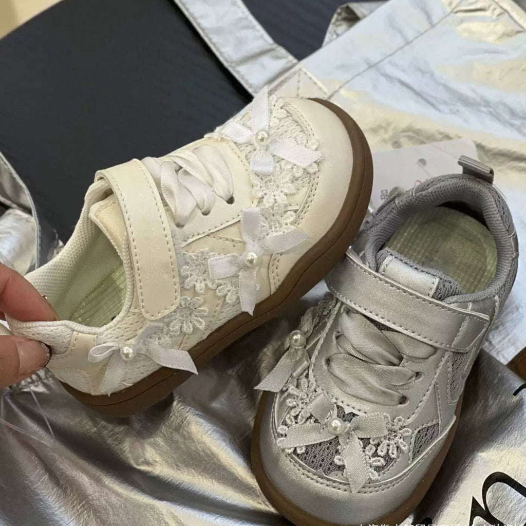 Tênis Infantil Florzinhas e Lacinho